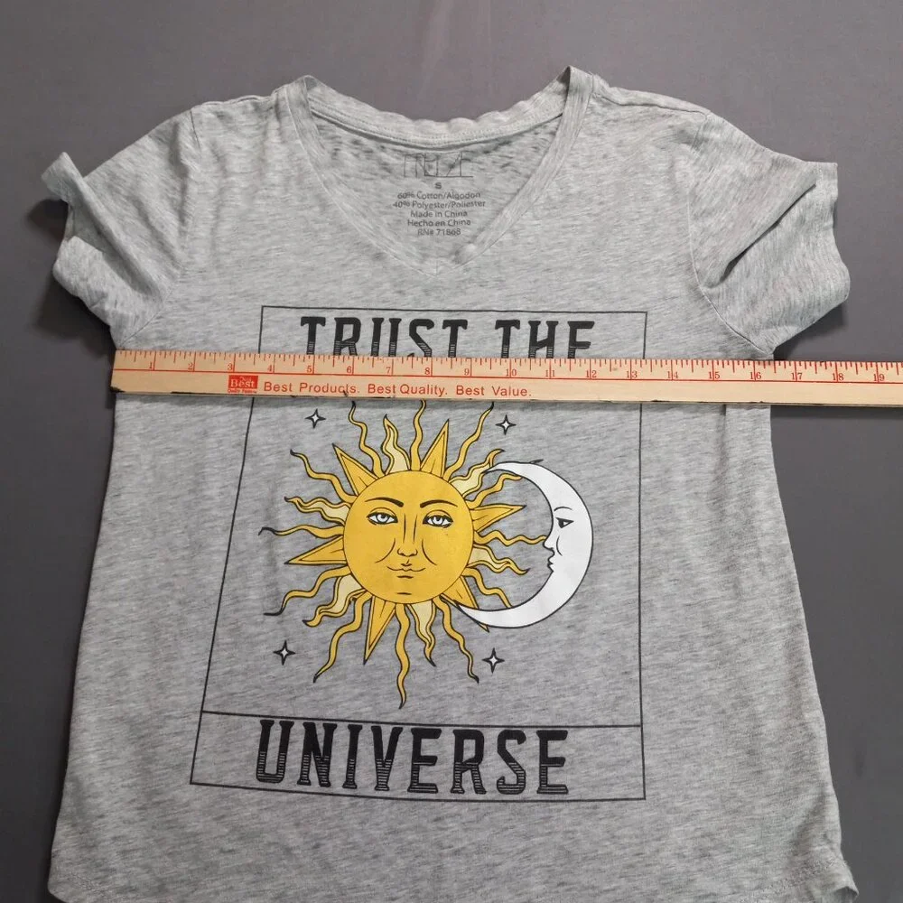 Freeze Trust The Universe Sun Moon Graphic‎ Tee Gray V-Neck T-Shirt Small